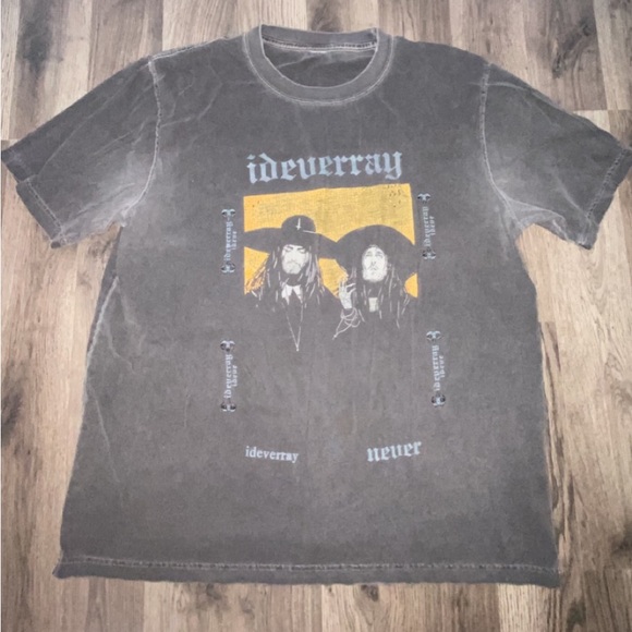 IDeverray graphic tee, size L, perfect condition, can negotiate price. - Picture 1 of 2